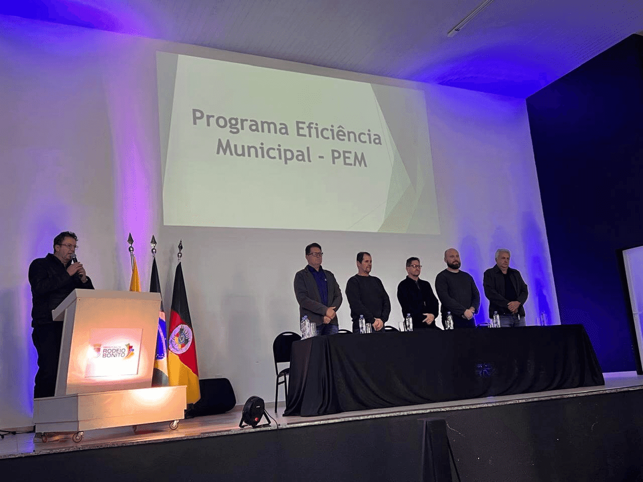 Rodeio Bonito promove reunião técnica informativa sobre projetos de infraestrutura e investimentos em educação