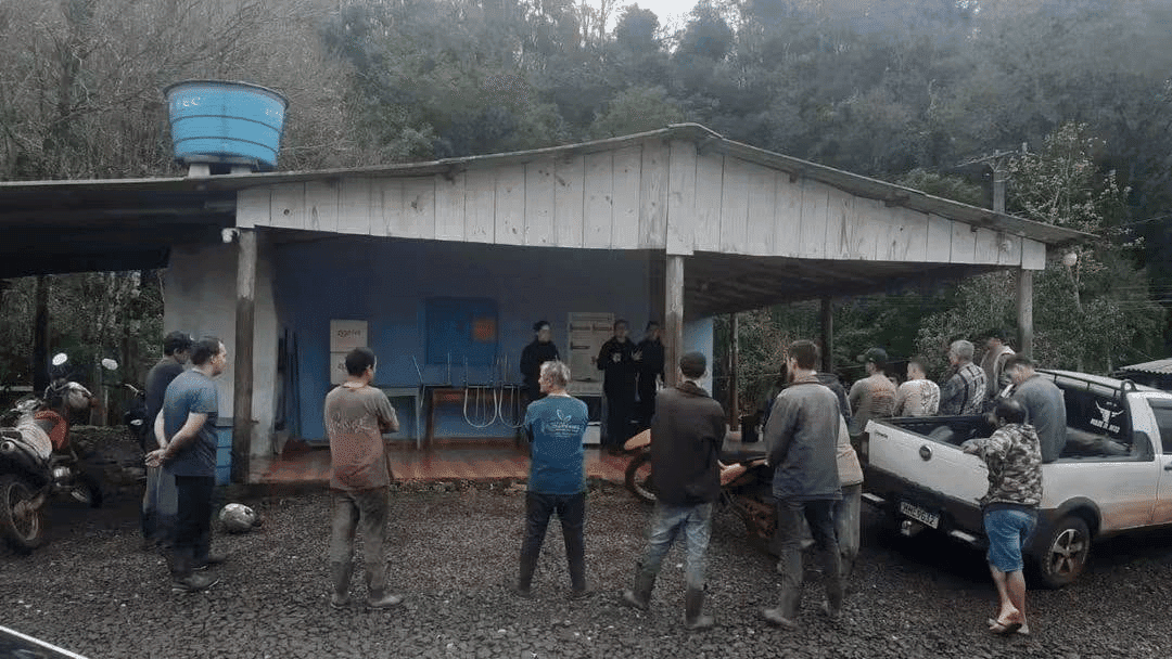 Cerest promove atividade com trabalhadores garimpeiros em Cristal do Sul