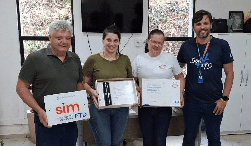 Liberato Salzano recebe reconhecimento de “Município Parceiro FTD”