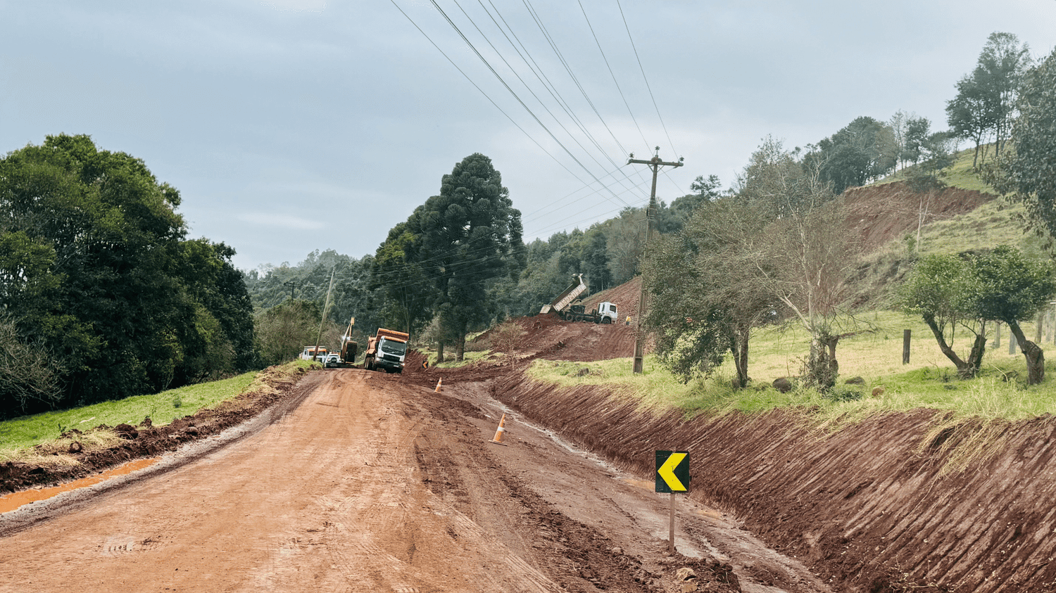 Obras para pavimentação entre Ametista do Sul e Rodeio Bonito seguem em andamento