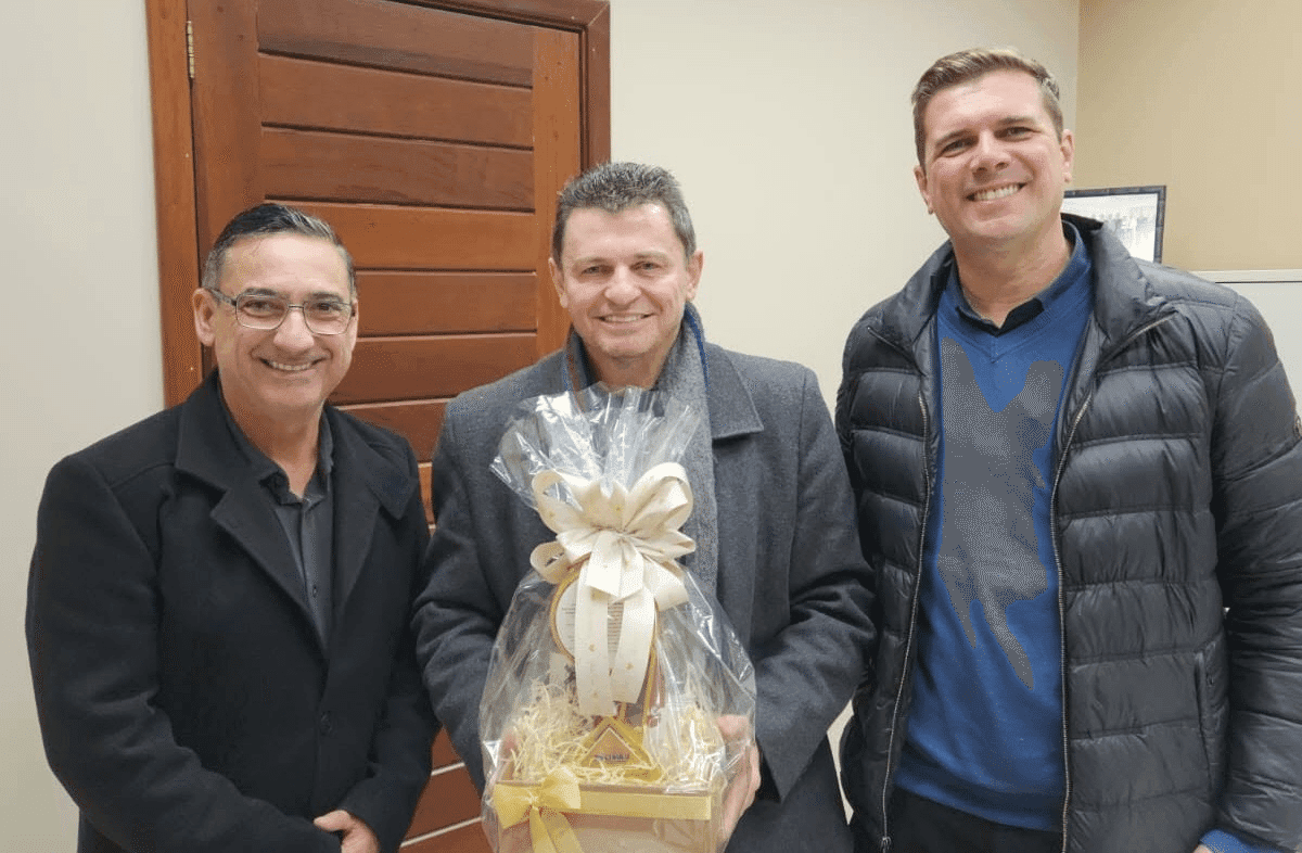 Cimau homenageia Gerson Luís Batistella por sua trajetória junto ao TCE