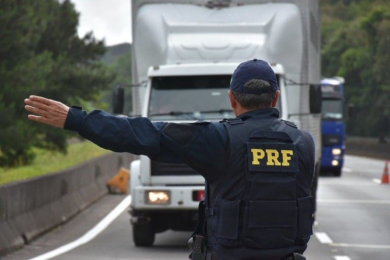 PRF reforça fiscalização nas rodovias durante o feriado de Nossa Senhora Aparecida