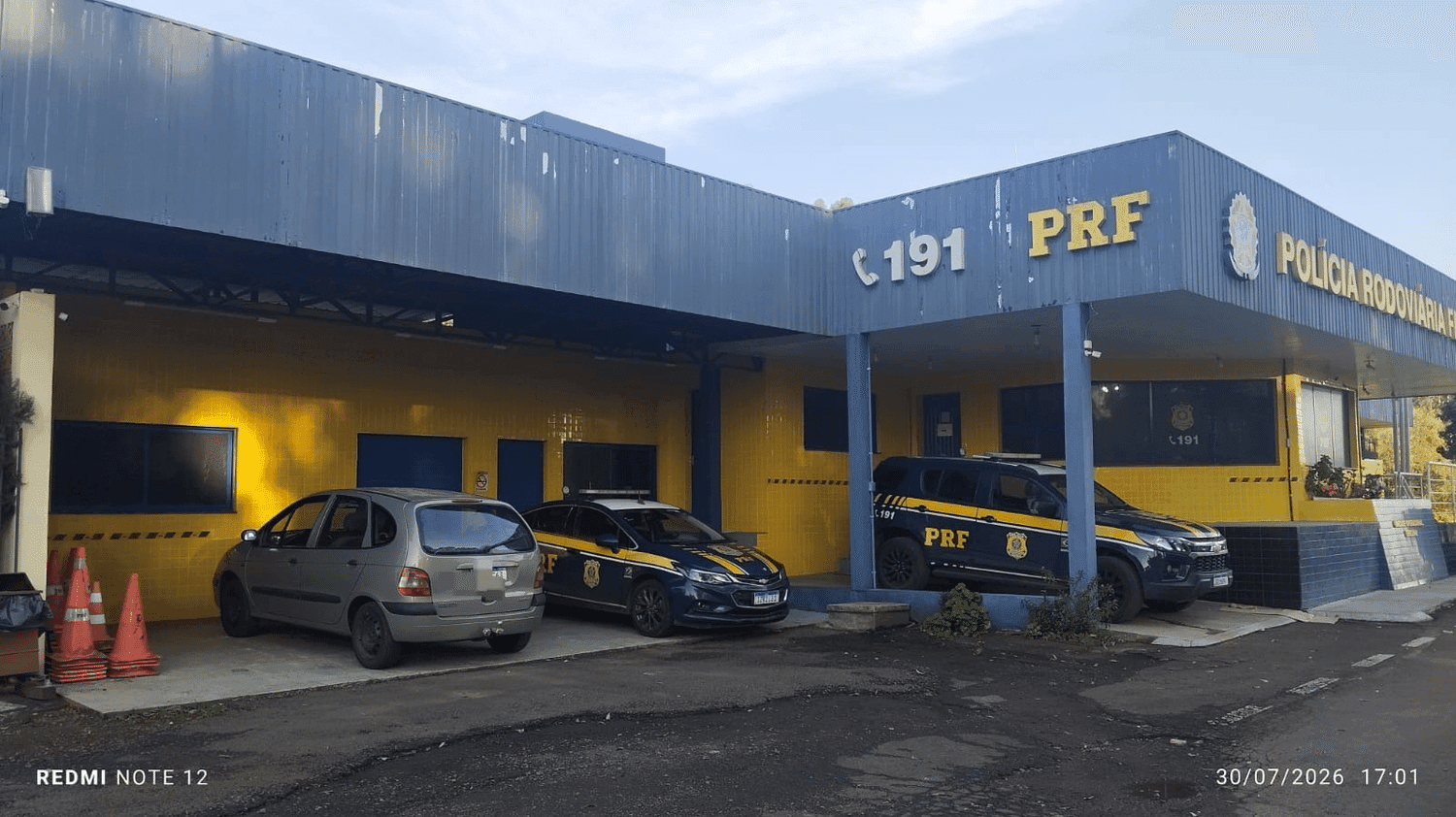 PRF apreende carga de vinhos importados avaliada em R$ 20 mil