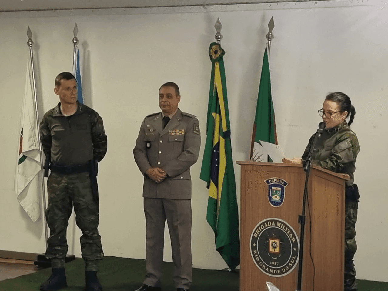 Brigada Militar homenageia o 1º Tenente Hochmuller pelos 35 anos de dedicação à instituição