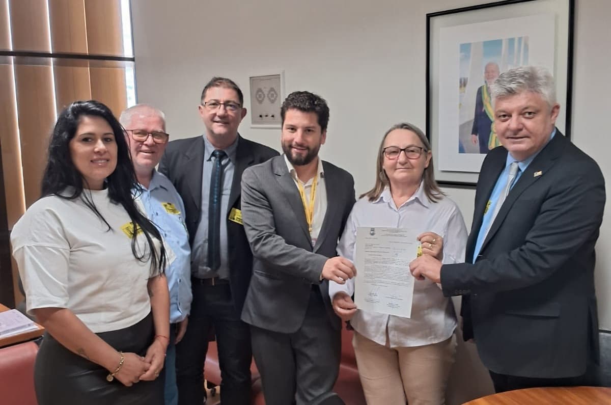 Prefeito Gilson de Cari lidera comitiva salzanense em viagem a Brasília