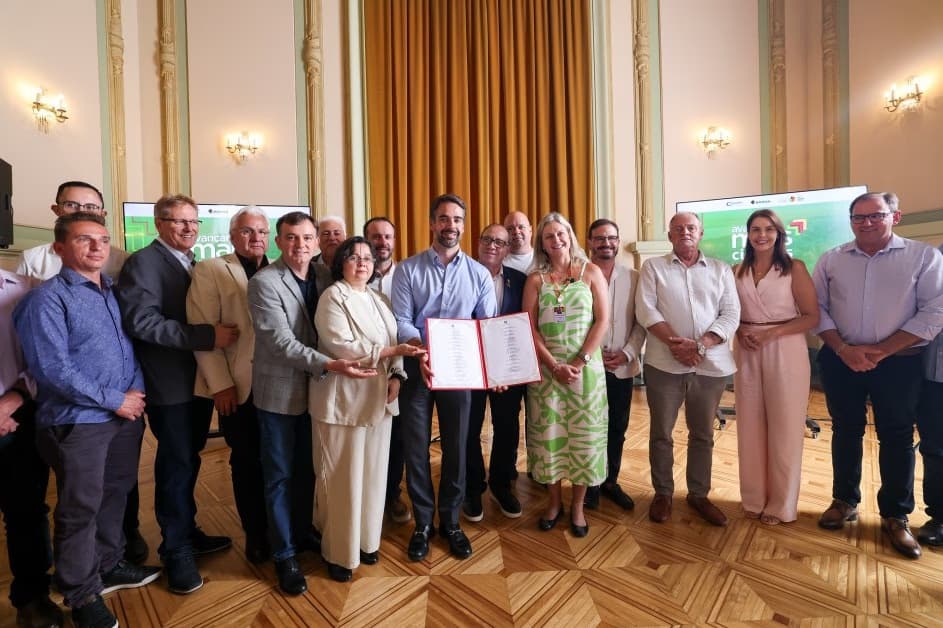 Municípios da região assinam contratos do Avançar Mais Cidades com o governo do Estado 