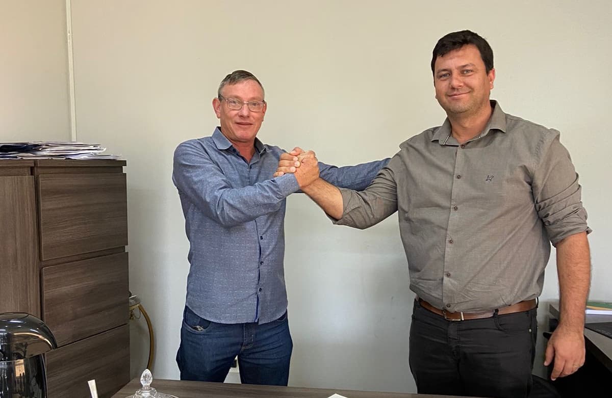 Prefeito Alexandre Costa transmite comando do Executivo de Cristal do Sul ao vice-prefeito