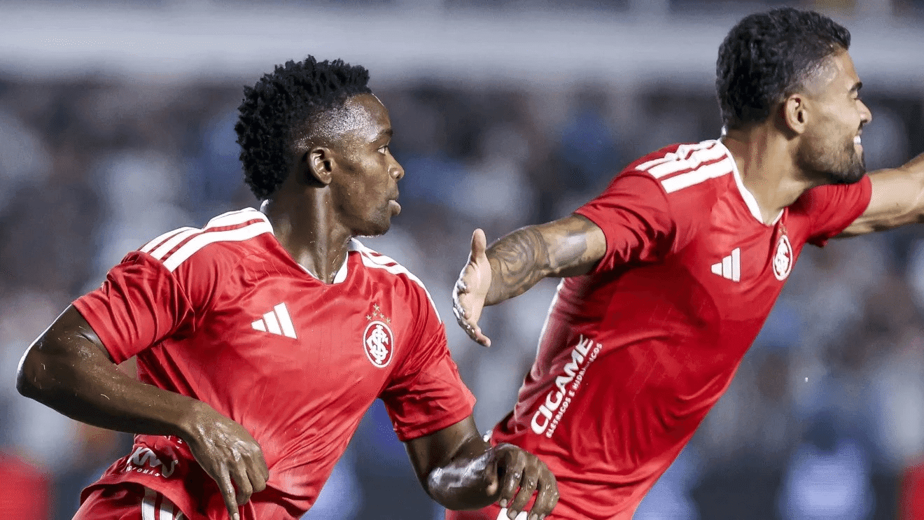Internacional bate Santos e vence primeira no Brasileirão