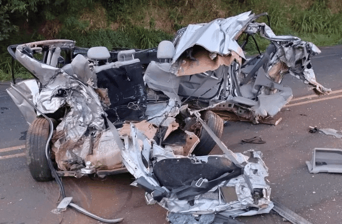 Colisão entre carro e caminhão resulta na morte de dois homens na BR-386, em Frederico Westphalen