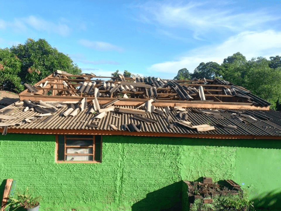 Raio atinge residência em Planalto