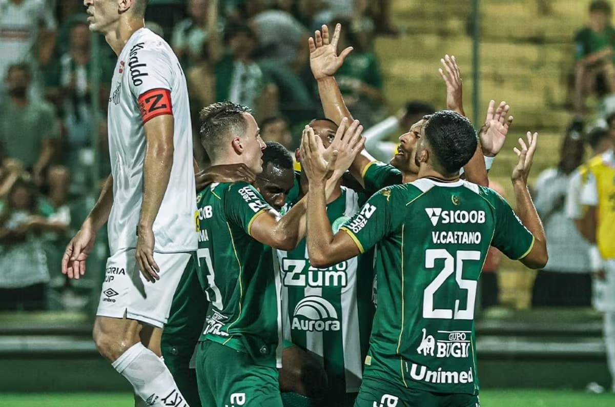 Chapecoense vence o Santos na estreia no Brasileirão