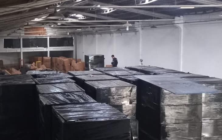 Receita Federal e Polícia Federal desarticulam fábrica clandestina de cigarros no RS 